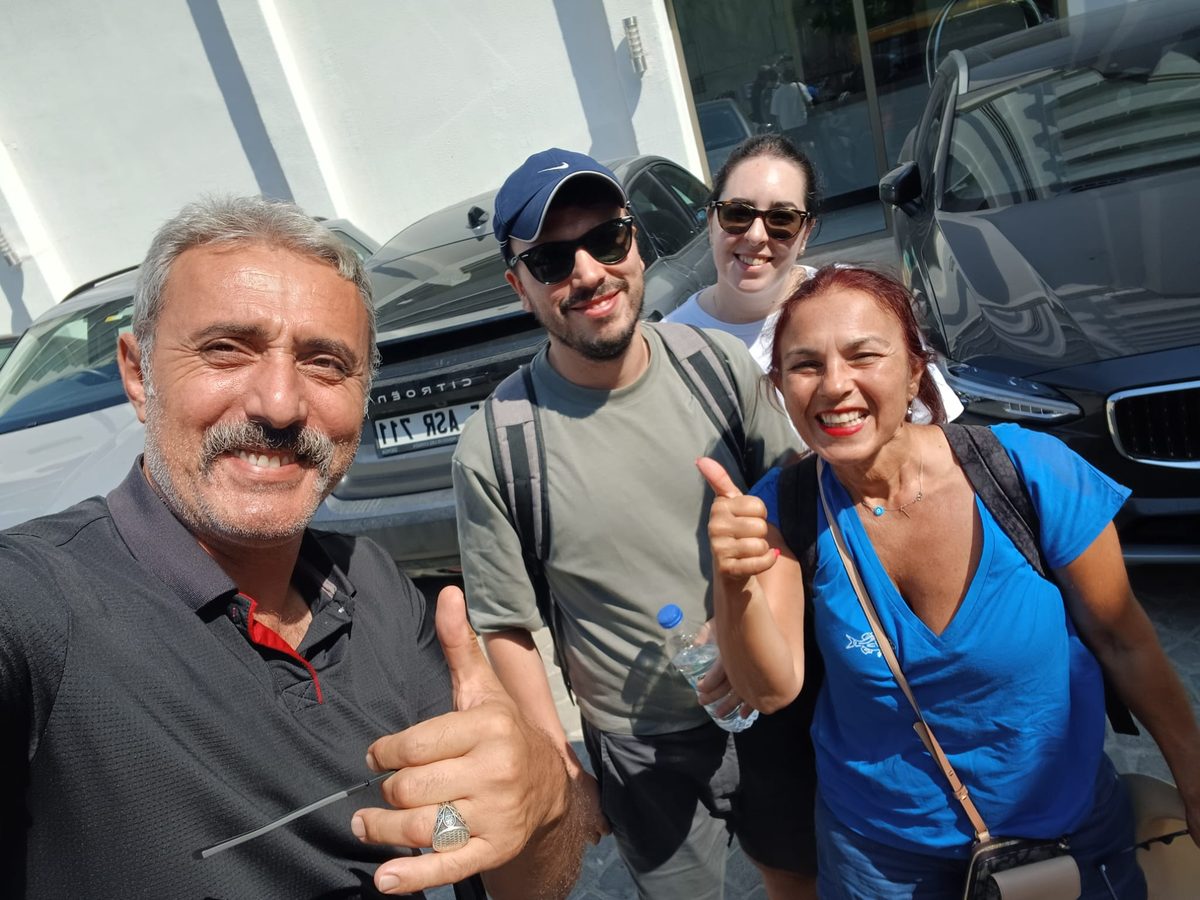 Akın taking a selfie with three happy guests in Kusadasi